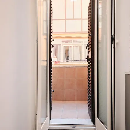 Termini Station 5 Minutes - Free Wi-fi & Netflix *